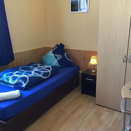 Zimmerfrei-dresden Mit Bad-minikuche Self Check In 24-7 Hostel Drážďany