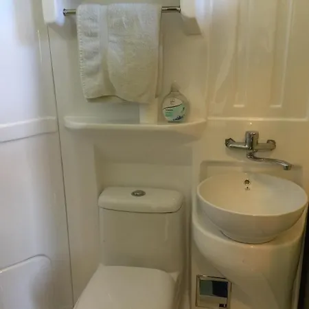 Zimmerfrei-dresden Mit Bad-minikuche Self Check In 24-7 Hostel *