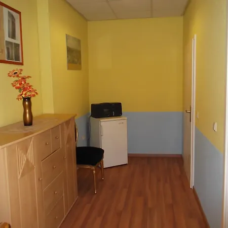 Zimmerfrei-dresden Mit Bad-minikuche Self Check In 24-7 Хостел *