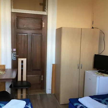 Zimmerfrei-dresden Mit Bad-minikuche Self Check In 24-7 Хостел Дрезден