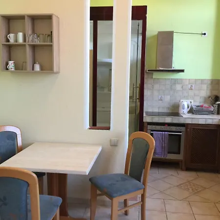 Zimmerfrei-dresden Mit Bad-miniküche Self Check In 24-7 Hostel